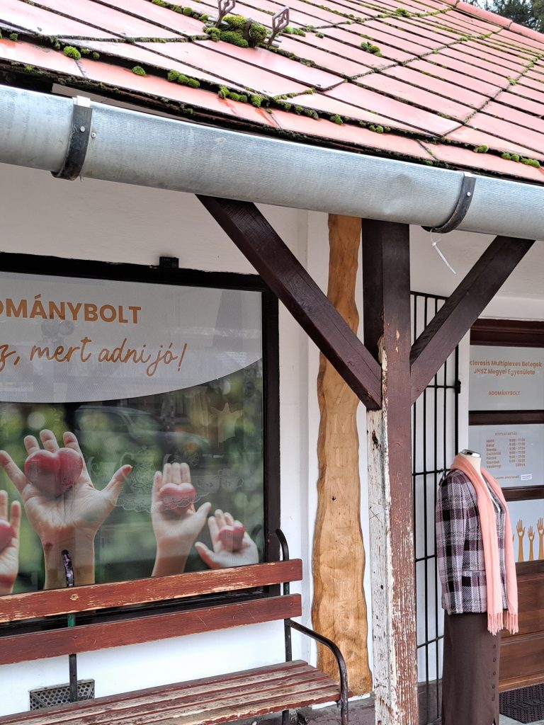 Adománybolt